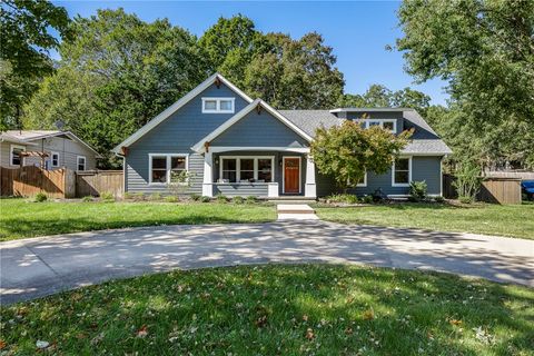 Photo of 1911 N Austin Drive, Fayetteville, AR 72703 (MLS # 1324709)