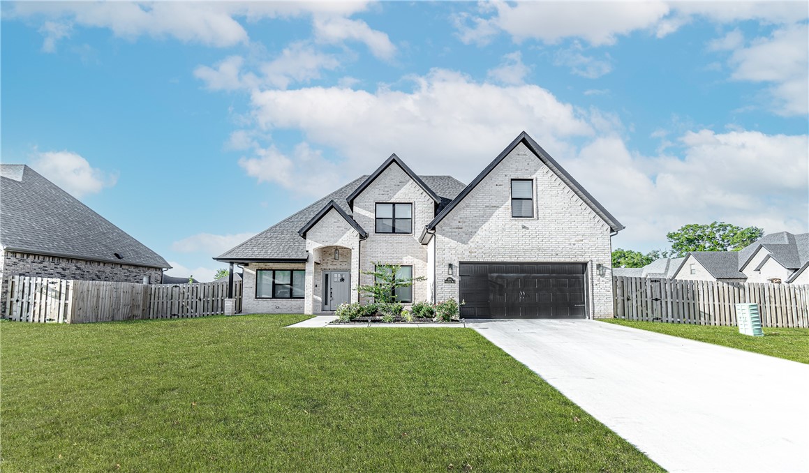 Lovely modern home in Bentonville. Painted cabinets, white quartz counters and modern finishes. Don't miss out on this absolutely stunning home! Apply now at metrorentsnwa.com