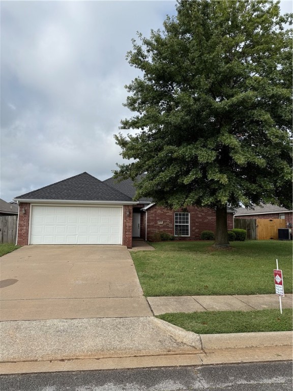 Vacant currently, one-level brick 3bdr/2.5bth/2car home recently updated spotlessly clean, with new paint, new roof and new AC. Nice flooring, primary bath garden tub with separate shower, walk-in closet, split bedrooms, vaulted living room with gas log fireplace, frig/washer/dryer convey. Located close to Pinnacle area and I-49, attractive access to Bentonville, Fayetteville, Beaver Lake and Eureka Springs. Pleasant Grove Rd boasts close by attractions like the AMP, Pinnacle CC, Shadow Valley CC, Bass Pro, The Promenade, NWA top restaurants, Walmart Campus, numerous churches, top daycare and schools.