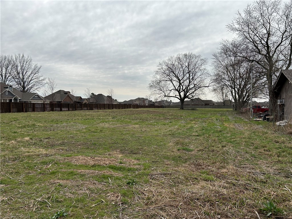 Pea Ridge - Land