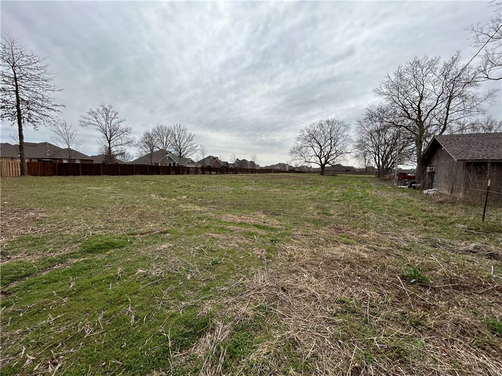 Pea Ridge - Land