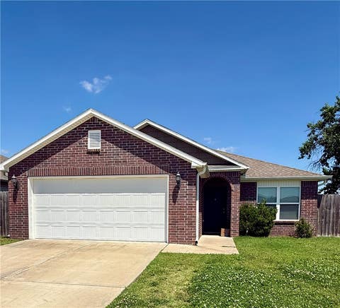 Photo of 1334 S Kingfisher Lane, Fayetteville, AR 72701 (MLS # 1349121)