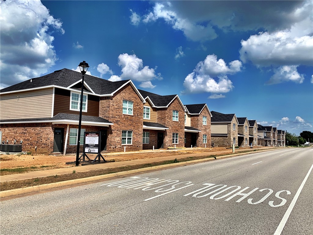 These townhomes offer great features in a prime location!
Conveniently located within walking distance to schools and just minutes from I-49, they provide the perfect blend of comfort, style, and accessibility.
Pet Policy:
One small pet (under 25 lbs.) is allowed with a non-refundable $400 pet fee and an additional $35/month in pet rent.