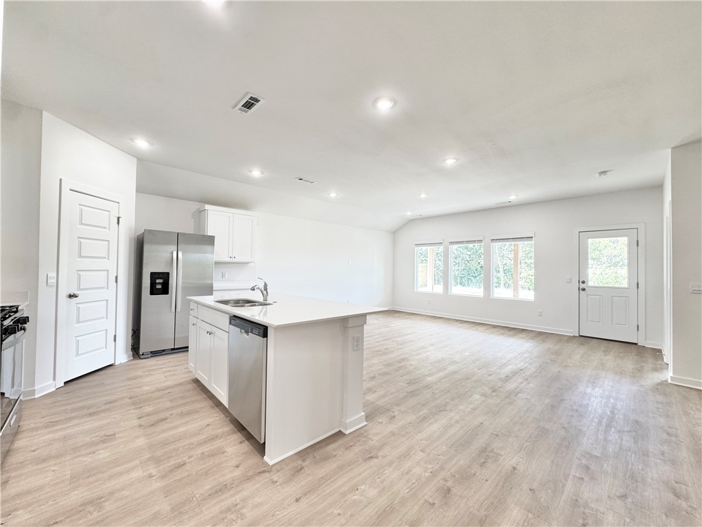 Wagon Wheel Crossing - Residential Lease
