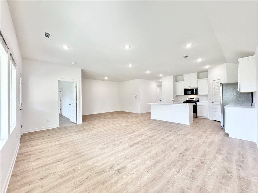 Wagon Wheel Crossing - Residential Lease