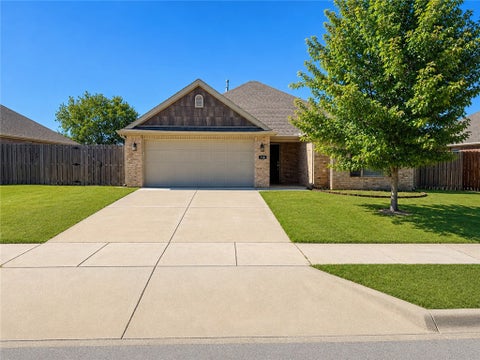 Photo of 910 Silverthorn Drive, Centerton, AR 72719 (MLS # 1361095)