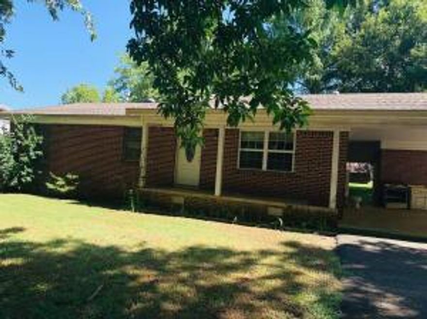Investor opportuntiy 1540sqft brick home. 3 bed. 2bath, and a bonus room.