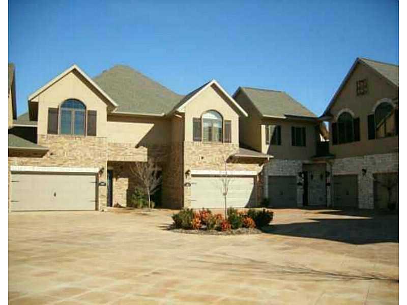 LUXURY CONDO IN THE HEART OF NWA. CLOSE TO THE BEST SHOPPING, DINING, AND ENTERTAINMENT. HOME FEATURES 2 BEDROOM, 2.5 BATHROOM WITH A LARGE LANDING UPSTAIRS THAT COULD BE USED AS SECOND LIVING AREA & 2 CAR GARAGE. GREAT FLOOR PLAN WITH MANY UPGRADES.ALL APPLIANCES.