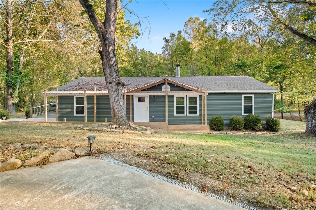 Charming Home with attached acreage overlooking Sugar Creek. Discover your private oasis with this updated 3-bedroom, 2-bathroom home nestled on 1 acre, part of a total 3.154-acre property. FHA-plate home on a permanent foundation is eligible for both conventional and FHA financing.
Recent Updates:
•2020: New roof, bathroom vanities, and fixtures
•2022: New kitchen cabinets, countertops, LVP flooring, carpet, vinyl siding, entry doors, windows, refrigerator, and dishwasher
•2023: New blinds
•2024: New stove
Currently operating as a successful Airbnb, rental history is available upon request. Enjoy the serene surroundings, perfect for building your dream home on the additional 2.153 acres, with access to a guest home next door.
Key Features:
•Private setting with picturesque views
•Spacious lot with endless possibilities
•Ideal for personal residence or investment opportunity
Don’t miss out on this unique chance to create your perfect retreat!
Additionally listed at MLS#1308197