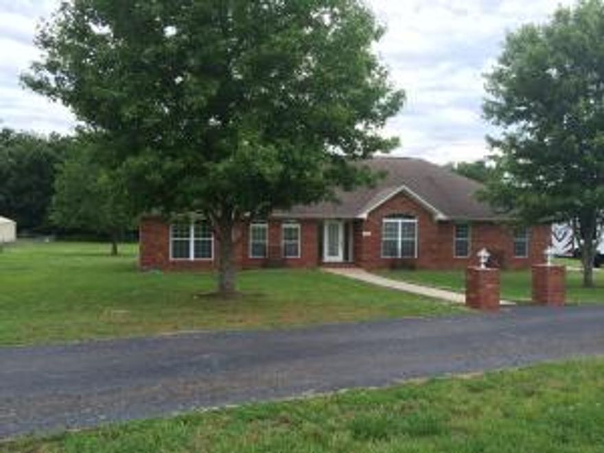 THIS LUXURIOUS 3BR/2BA HOME FEATURES A LARGE GREAT ROOM, CATHEDRAL CEILINGS, WOOD BURNING FULLY DUCTED FIREPLACE, GRANITE COUNTER TOPS, FORMAL DINING, LAUNDRY RM WITH SINK, CUSTOM WOOD BLINDS, LARGE MASTER SUITE, WALK IN TILE SHOWER, HIS & HERS WALK IN CLOSETS, 50 Amp RV HOOK UP, CENTRAL VAC, 10 x 20 STORAGE BLDG, STORM CELLAR, SCREENED IN PATIO, & AN ABOVE GROUND POOL. EXCELLENT LOCATION & VIEW!!