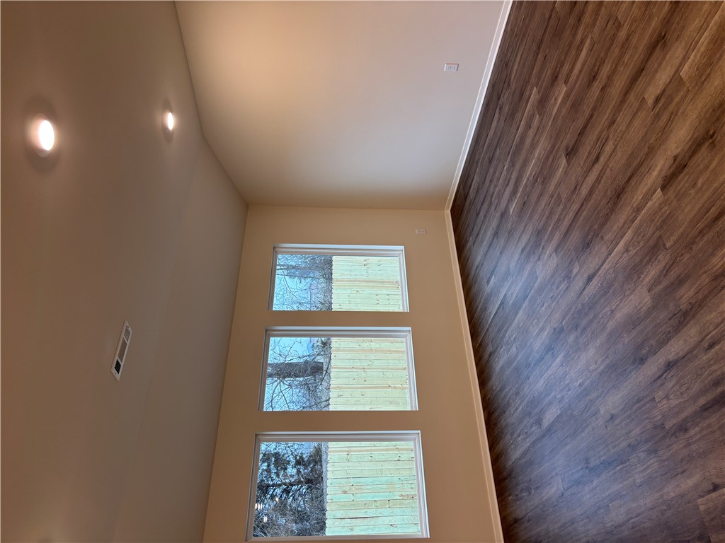 WOODWARD PARK - Residential Lease
