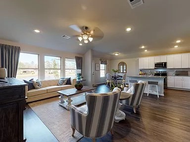 WALNUT HILL SUB PH IV-PEA RIDGE - Residential