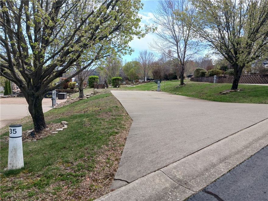 Back in lot offers a large patio space and ahhmazing breezes. Sit back and enjoy the lake views while sipping on your favorite summertime beverage under a floppy umbrella. This Picture perfect location has endless possibilities for further landscaping development. Table Rock lake hosts some of the best fishing tournaments in the nation. Bring the family and see what the Ozarks have to offer  
***BOAT SLIP available at additional cost of $60,000