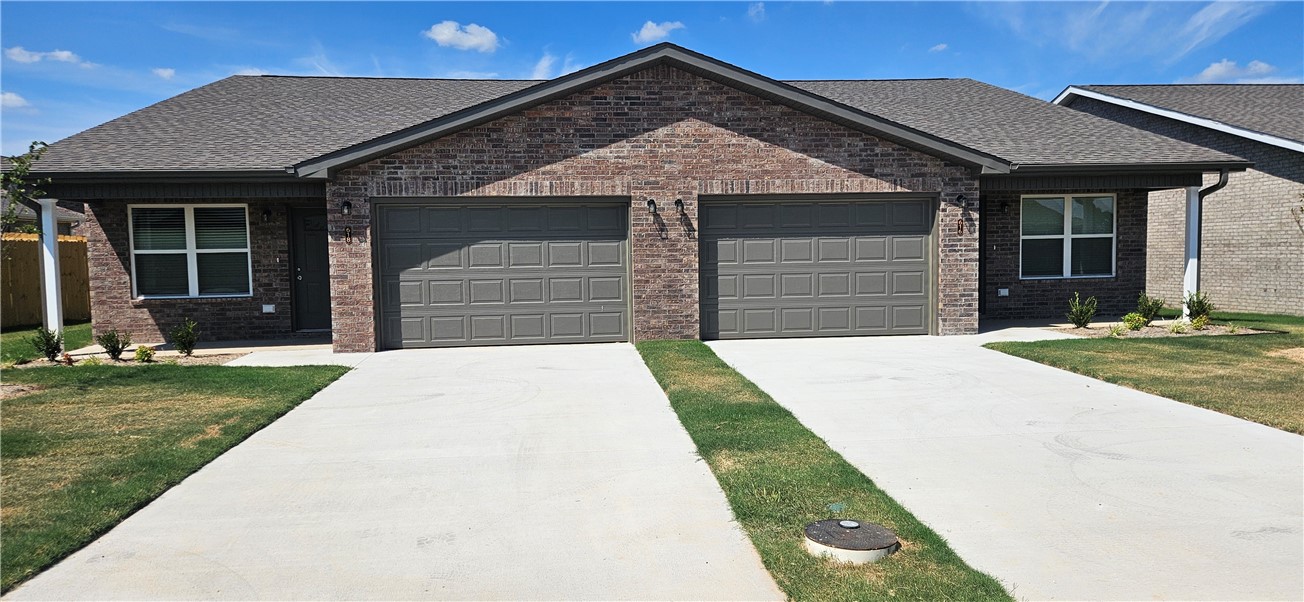 Brand new duplexes in Bentonville close to NWA Regional Airport for lease. Home features 3 bedrooms, 2 bathrooms, 2 car garage, LVP throughout home, granite countertops, ceiling fans, open floorplan, covered back patio for grilling/entertaining, fenced in yard and all appliances included. 1 month free rent with all 1 year leases signed by October 1st, 2025.