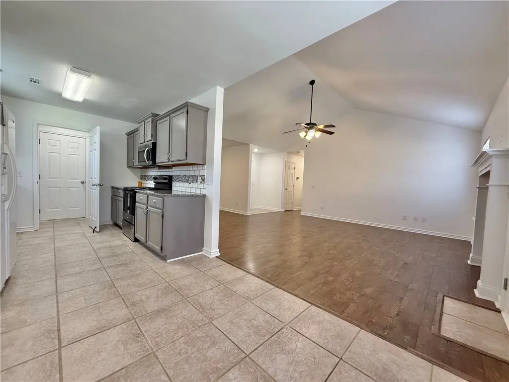 Centerton, Arkansas 72719, United States, 3 Bedrooms Bedrooms, ,2 BathroomsBathrooms,Residential,Pending,245592