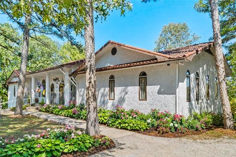 Photo of 3185 E Van Buren, Eureka Springs, AR 72632 (MLS # 1339613)