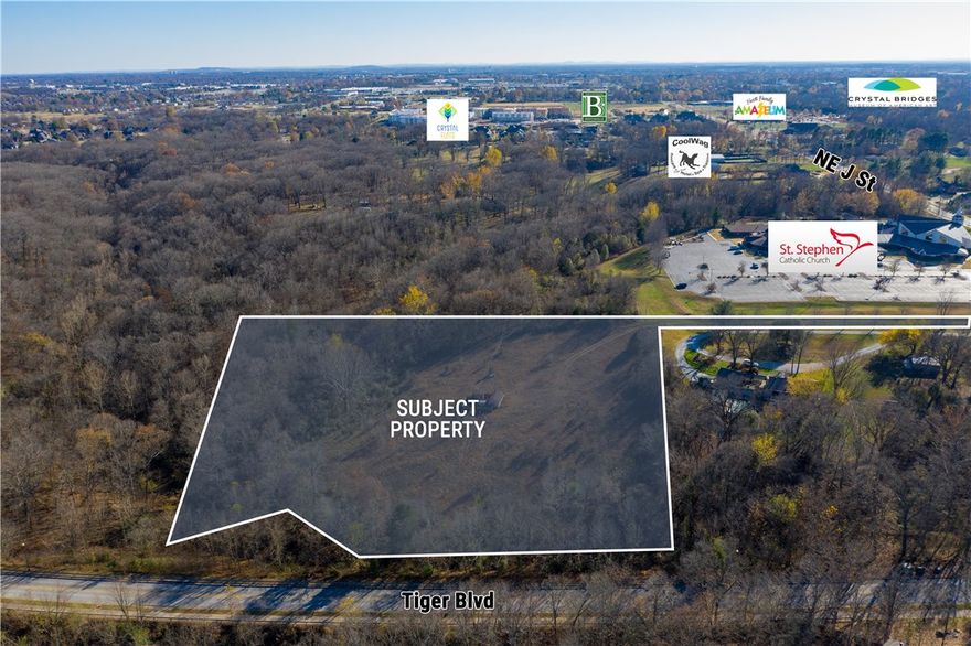 Great location within walking distance to Crystal Bridges, Scott Family Amazeum and Orchard's Park.  A-1 Zoning.