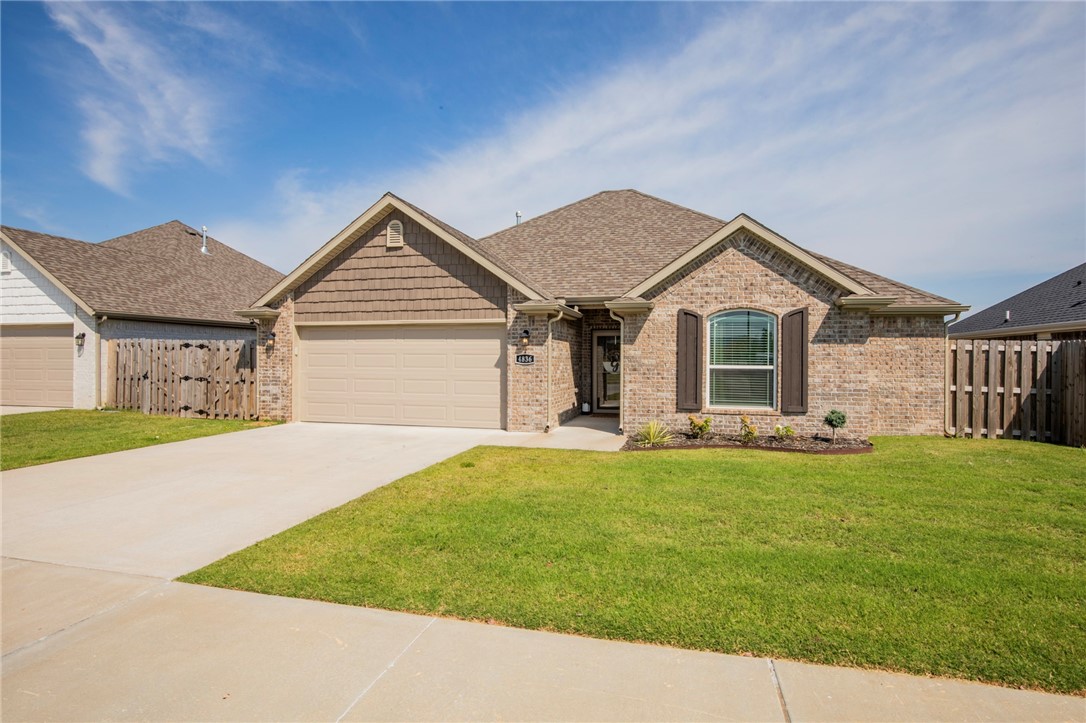 Exceptionally crafted all brick home in West Fayetteville just 10 minutes to the U of A. Built in 2023 and is better than new. You'll love the layout with split and open floor plan. Bright white kitchen with a nicely sized primary bed and bath with show and jacuzzi. Perfectly maintained lawn with extended covered patio.