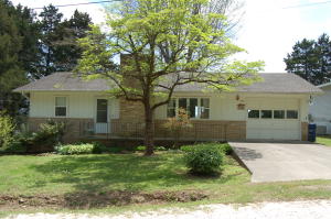 Lovely 2bed 1bath Home with great golf course view off the back deck! This very well kept home boasts fireplace, Open floor plan, large rooms, drive through garage with patio for your boat or entertaining, built-in china cabinet and many updates within the last 10 years! You can walk to Diamond Hills Country Club from your back yard and just a Short drive to the beautiful Bull Shoals Lake!