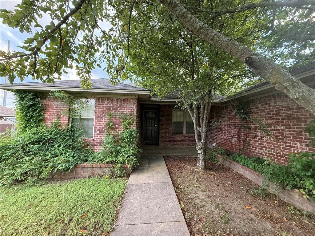 Conveniently located near the high school and local amenities,
this solid brick home offers comfort and practicality. Featuring 3 spacious bedrooms, 2 full bathrooms, a large living area and a functional kitchen with all the appliances to convey. Enjoy the low-maintenance exterior, fenced in backyard and a covered porch is perfect for family gatherings. Schedule your showing today.