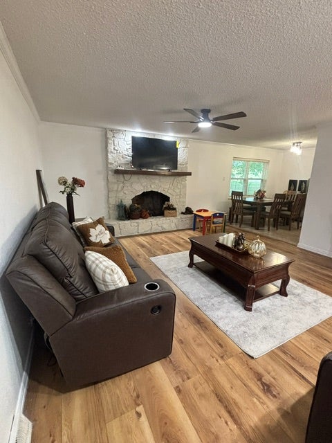 1715 W 17th Circle