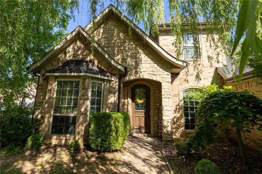 Come look at this beauty! 3083 SF, 4 BRF, 3-1/2 BA, 3 car garage, and lots of space. Walk-in closet in each bedroom for lots of storage space, extra room for study or office. Primary bath has custom shower with double showerheads. Large fenced backyard. Move-in ready