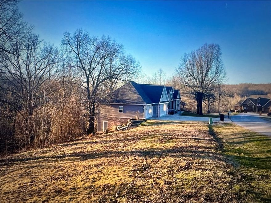 BEAVER LAKE AREA  Building lot in A Beautiful established neighborhood in Prairie Creek area.  Just a few minutes away from Beaver Lake Marina, Boat launch, Camping and Swimming area.   Nice little community and just minutes from downtown Rogers.  Front and back frontage is 131 ft.  West side is 201 feet, East side is 187 ft.  Great area and would make a beautiful forever Home.  For you builders this would make a great lot to build a really nice spec home.  Owner has a set of House plans that will fit on lot.  
3122 sq ft. 3 Bedrooms 3.5 Baths all on main level that he will give to buyers.  Build your Home close to Beaver Lake and start enjoying the Lake Life.