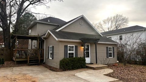 Photo of 203 W Miller Street, Fayetteville, AR 72703 (MLS # 1332102)