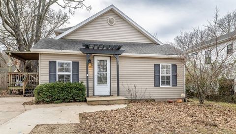 Photo of 203 W Miller Street, Fayetteville, AR 72703 (MLS # 1332102)