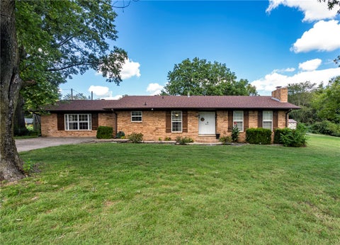 Photo of 203 W Raines Road, Siloam Springs, AR 72761 (MLS # 1362649)