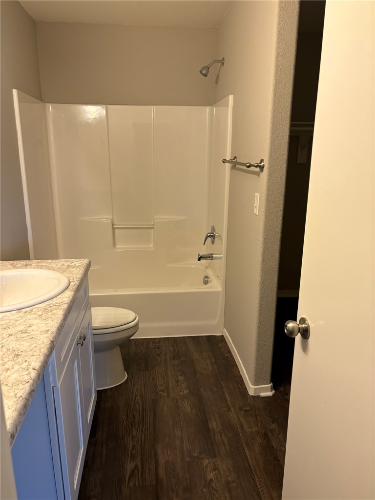 Holland Crossing Comm Sub - Residential Lease