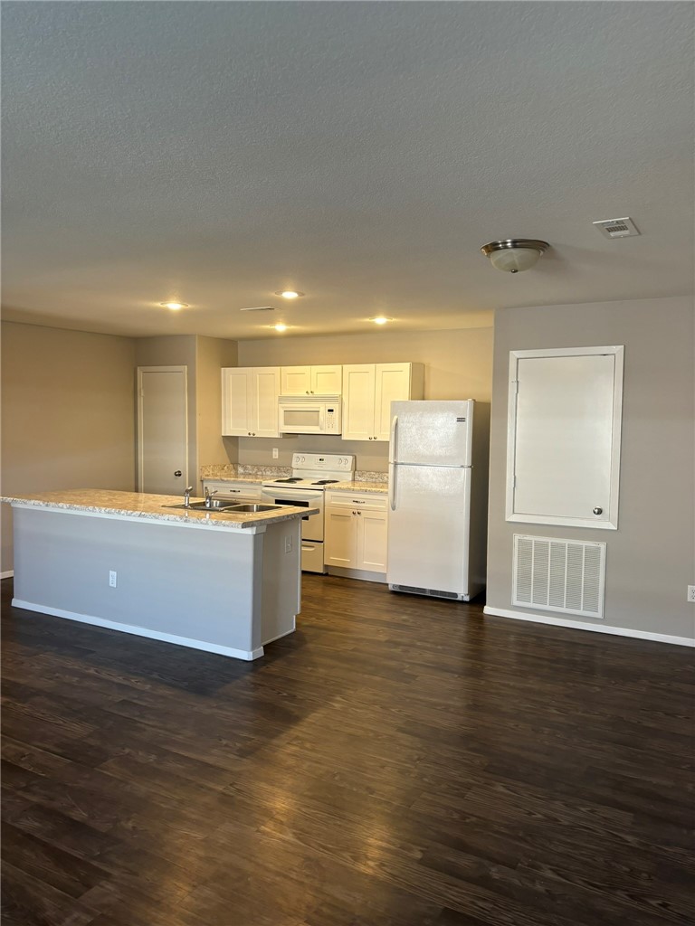 Holland Crossing Comm Sub - Residential Lease