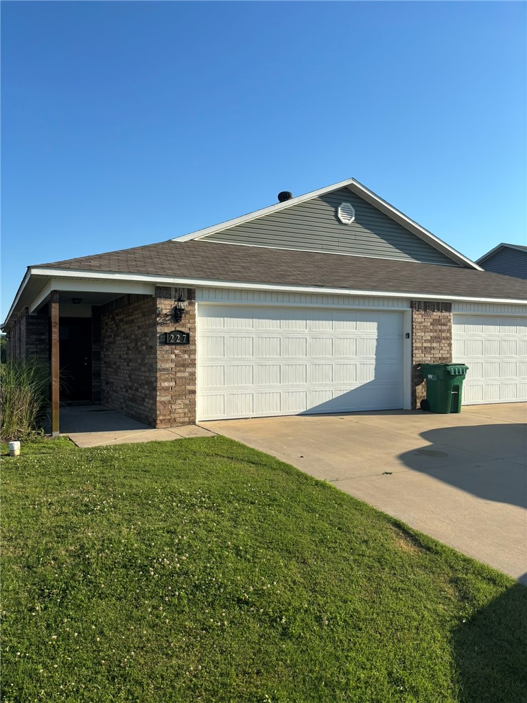 Holland Crossing Comm Sub - Residential Lease