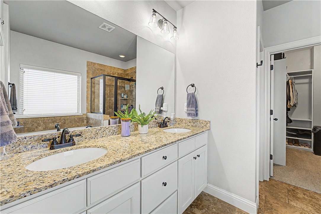 Hamptons, The Cave Spgs - Residential