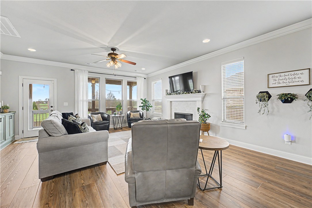 Hamptons, The Cave Spgs - Residential