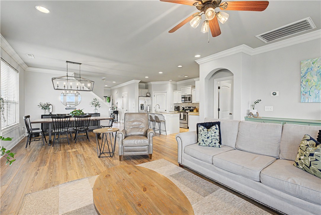 Hamptons, The Cave Spgs - Residential