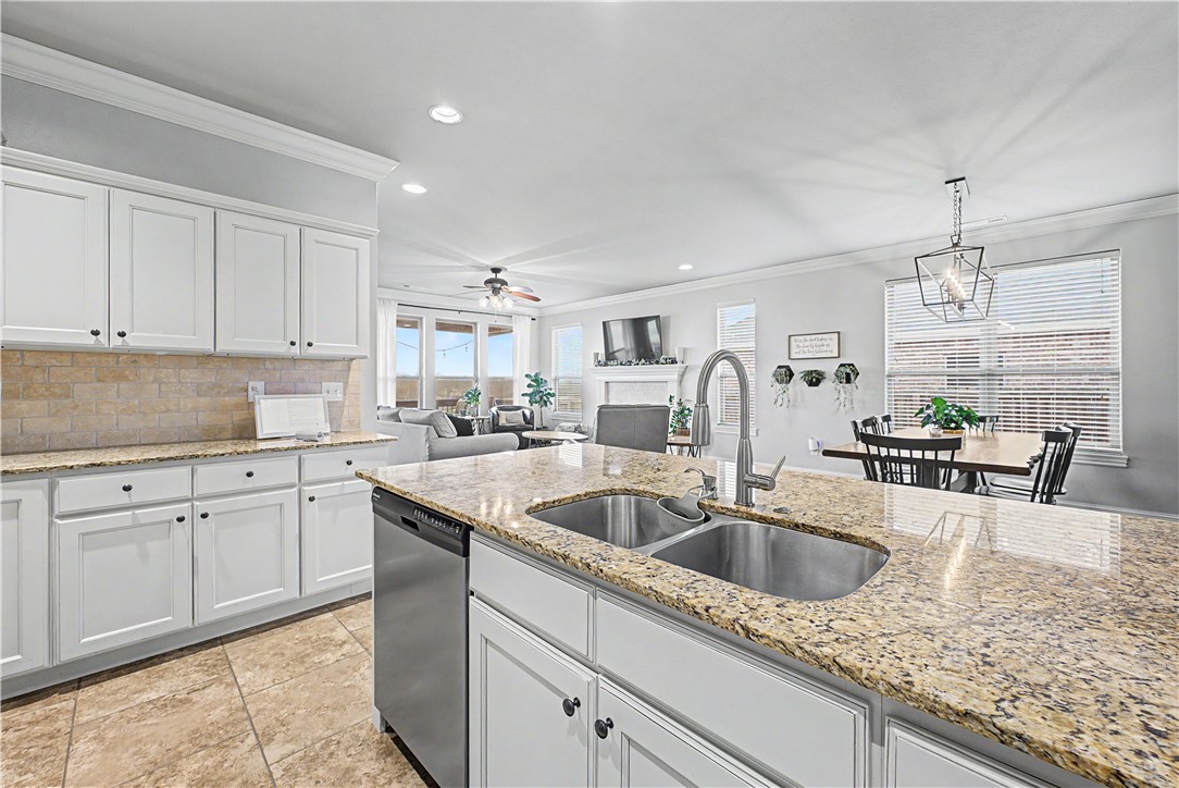 Hamptons, The Cave Spgs - Residential