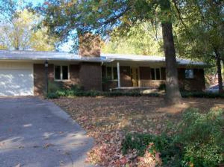 Very nice brick home located in a very nice section of Harrison. This lovely 3 bedroom, 2 bath home is move-in ready! Has just been completely painted on the inside and has new metal roof. Put this home on your ''must see'' list!!