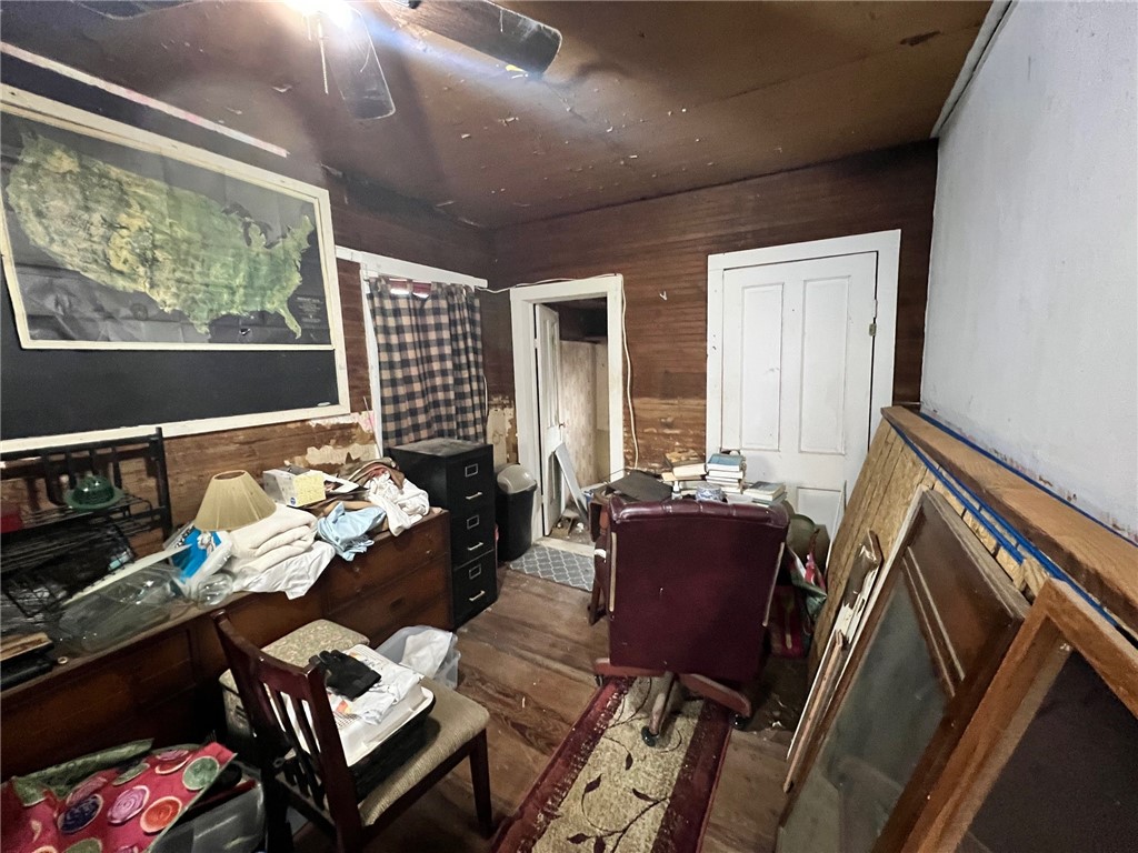 11-16-31 FAYETTEVILLE OUTLOTS - Residential