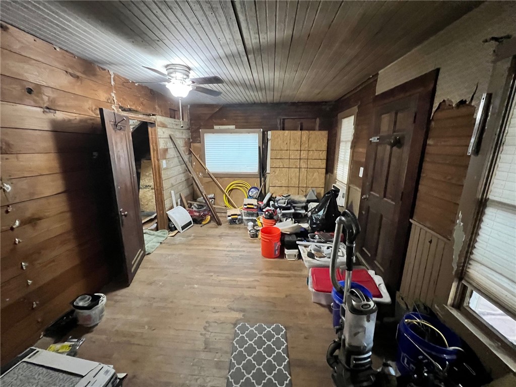 11-16-31 FAYETTEVILLE OUTLOTS - Residential