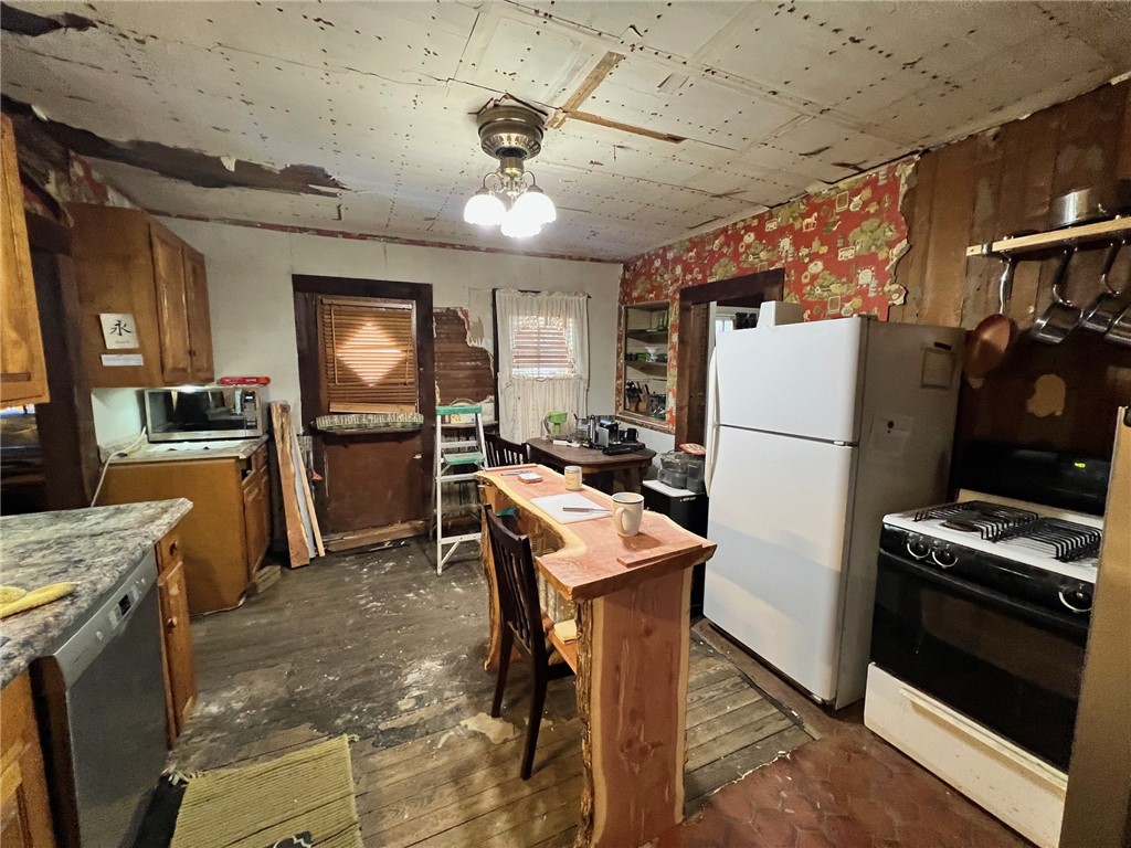 11-16-31 FAYETTEVILLE OUTLOTS - Residential