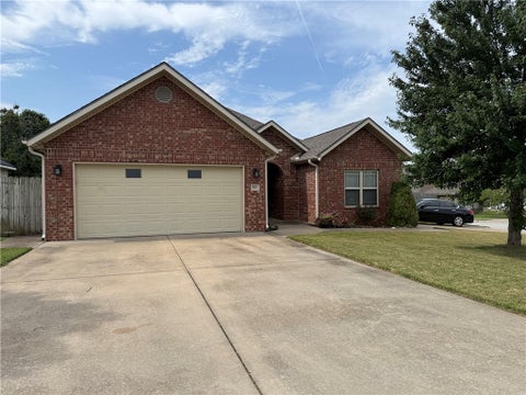 Photo of 804 Gail Drive, Siloam Springs, AR 72761 (MLS # 1356608)
