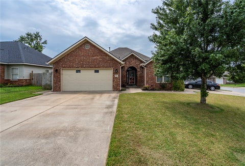 Photo of 804 Gail Drive, Siloam Springs, AR 72761 (MLS # 1356608)