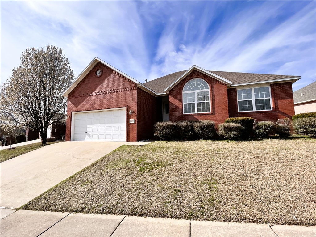 4-bedroom, 2-bathroom house rental in Rogers, AR is a must-see. Boasting 2310 sq ft of living space, this home offers ample room for both relaxation and entertainment. The master suite provides a peaceful retreat with a luxurious en-suite bathroom and walk-in closet. Outside, the fenced backyard and deck. Conveniently located near schools, parks, and shopping. Don't miss the opportunity to make this beautiful rental property your new home sweet home. Schedule a showing today!