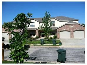 Great 3 bed/2 bath, 1 car garage condos in the middle of Fayetteville. Open living room, kitchen, breakfast bar, pantry & tile showers. Carpet in living room, complete with fireplace and all appliances. owner maintains yard.
