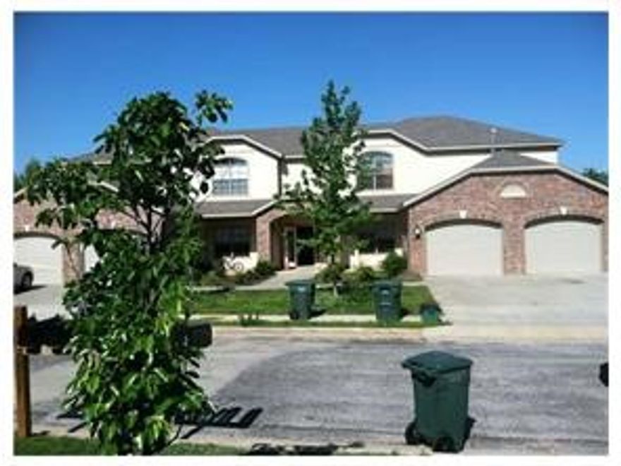 Great 3 bed/2 bath, 1 car garage condos in the middle of Fayetteville. Open living room, kitchen, breakfast bar, pantry & tile showers. Carpet in living room, complete with fireplace and all appliances. owner maintains yard.