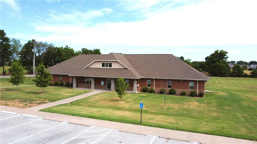 ›› One of the few available prime office spaces in east Springdale
›› Unique opportunity for large/shop warehouse with drive-in door
›› Plenty of land for expansion for another office space and/or parking