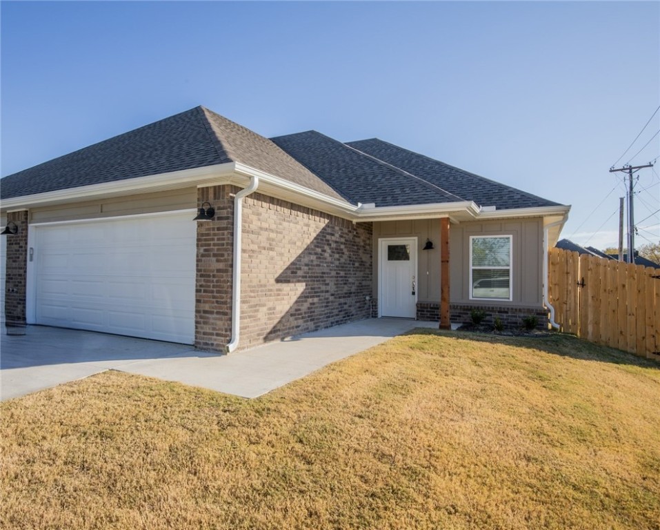 ***SPECIAL OFFER: 2 MONTHS RENT FREE WHEN YOU MOVE IN BY 2/28/2025 AND SIGN 12 MONTH LEASE***New Constructions in Farmington. 3 bedroom 2 bath duplex features Wood style flooring throughout and quartz counters in kitchen and bathrooms. Living room and kitchen have open floor plan. Kitchen has stainless appliances and include refrigerator and over range microwave and pantry. Both bathrooms feature duel sinks. Master bedroom has large walk in closet. Covered patio area and fenced yard. Washer and dryer included. Lawncare is included. Pets negotiable with $350 refundable deposit and $25 monthly pet rent per pet.