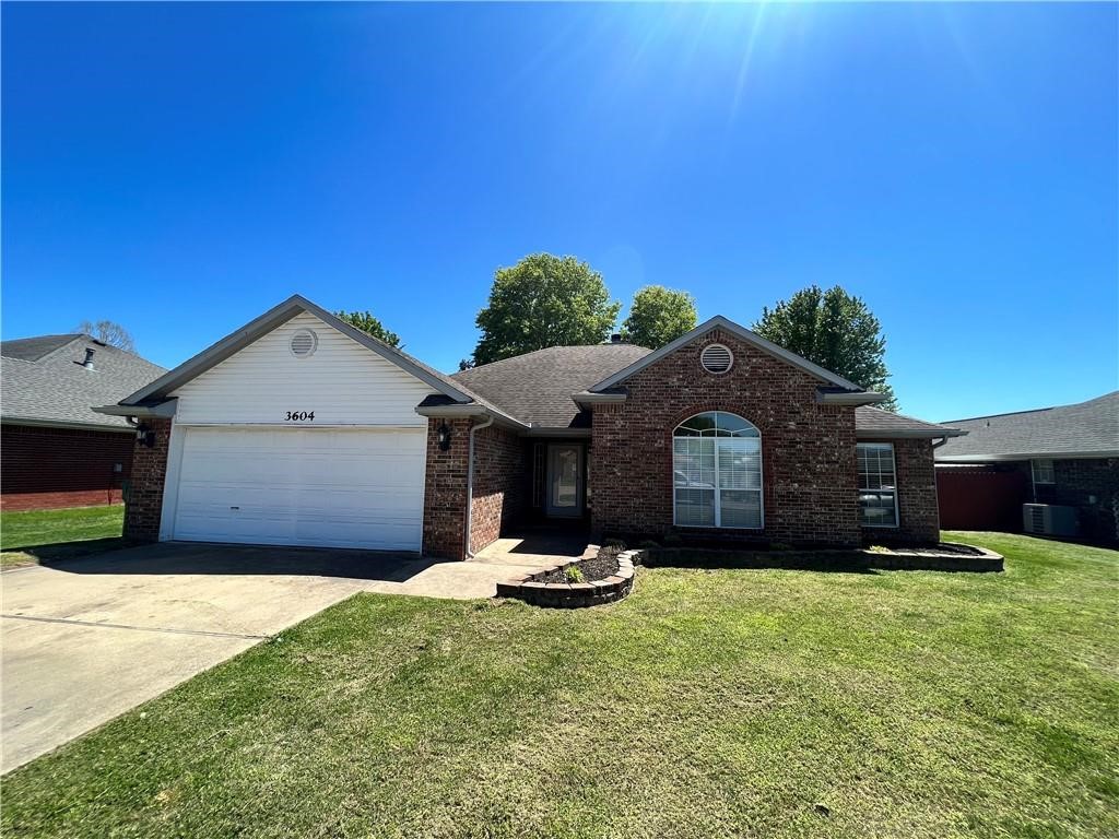 Great 4 bedroom home in North Bentonville, quick access to schools, shopping and restaurants. This home features both a formal dining area, eat-in-kitchen and a bonus room. Enjoy easy maintenance flooring with no carpet anywhere on the home, spacious fenced backyard, and ready to move in!