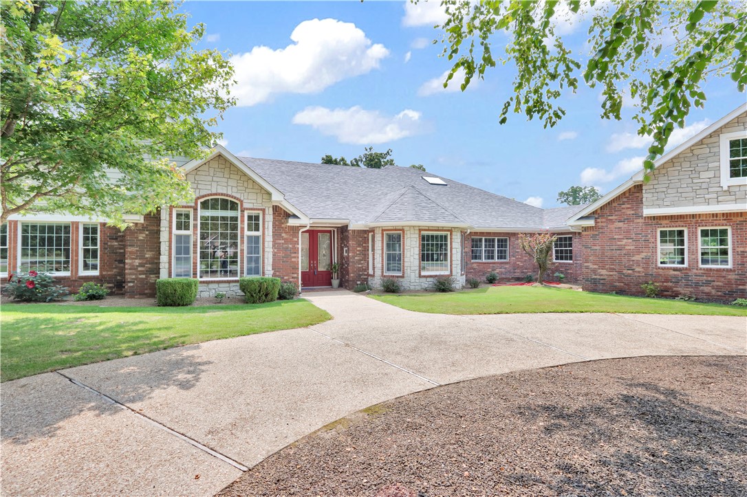 This stunning single-level ultra-custom home, completed in June 2024, sits on an expansive over half-acre double lot, offering both luxury and space.
Step inside to an open-concept floor plan that seamlessly blends elegance and functionality. The incredible chef's kitchen is a culinary enthusiast's paradise, featuring all-new appliances, a gas cooktop, and painted maple cabinets. The custom oak flooring and high-profile base and crown molding on tray ceilings add a touch of sophistication throughout the home.
The large, easily furnishable rooms provide ample space for relaxation and entertainment. The high-ceilinged, fully windowed sunroom is a true highlight, offering a serene, air-conditioned space to enjoy the beauty of every season.
Located in the charming city of Bella Vista, you'll be surrounded by natural beauty and have access to a plethora of amenities. Nearby, you'll find the Bella Vista Country Club, Lake Avalon, and the Tanyard Creek Nature Trail, perfect for outdoor enthusiasts.